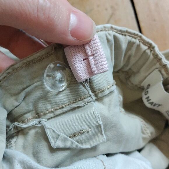 Old Navy Bermuda shorts size 8 khaki shorts cotton summer beach vacation - Picture 5 of 7